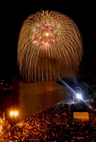 北海道最大級の花火と食の祭典♪ 10/20~21【釧路市・第15回釧路大漁どんぱく】