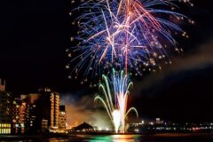 夏の終わりを鮮やかに染める花火大会【函館市 / 第60回函館湯の川温泉花火大会】8/23