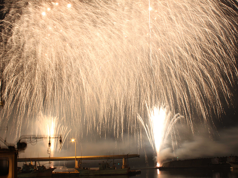 町最大の夏祭り♪クライマックスは花火大会【鹿部町 / 第44回しかべ海と温泉のまつり】8/16